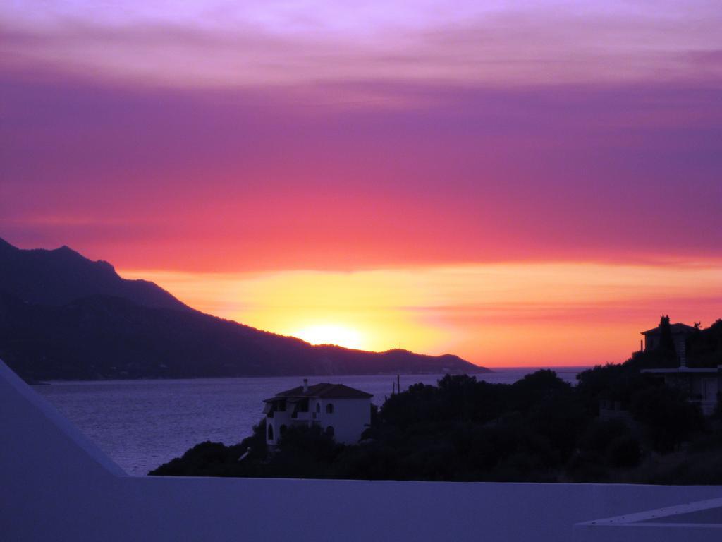 Scorpios Hotel & Suites Samos Town Exterior foto